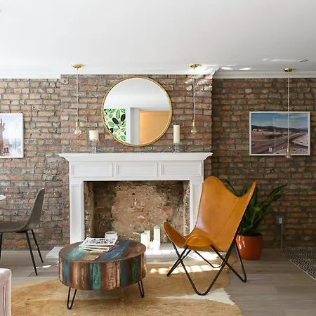 Aparthotel Bond Townhouse